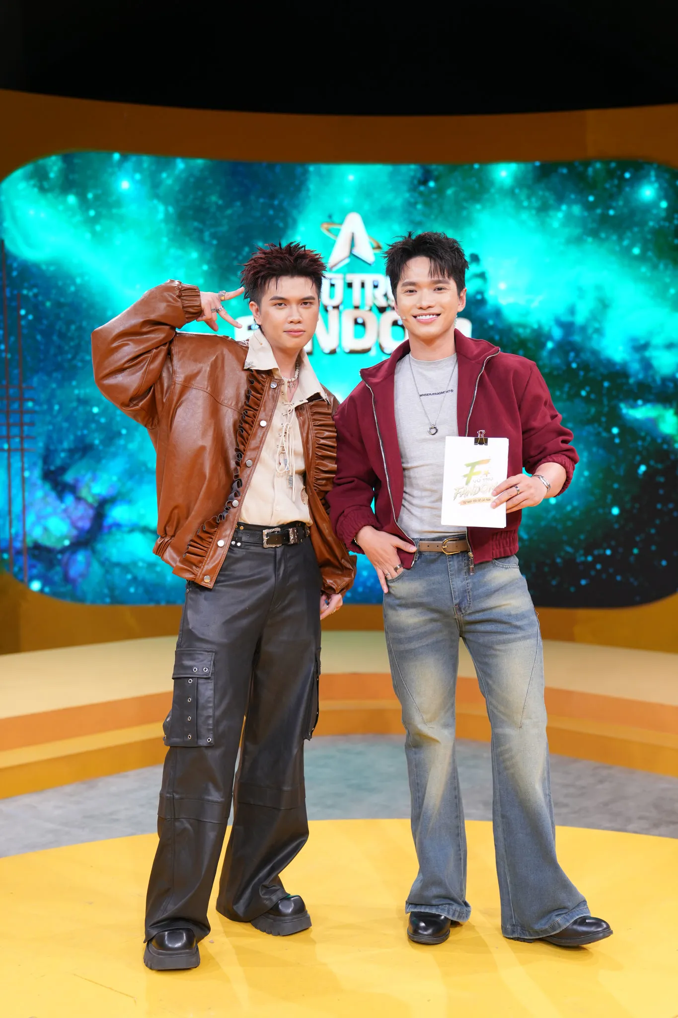 It's CHARLES: Từ nhạc sĩ phòng thu đến anh tài sân khấu