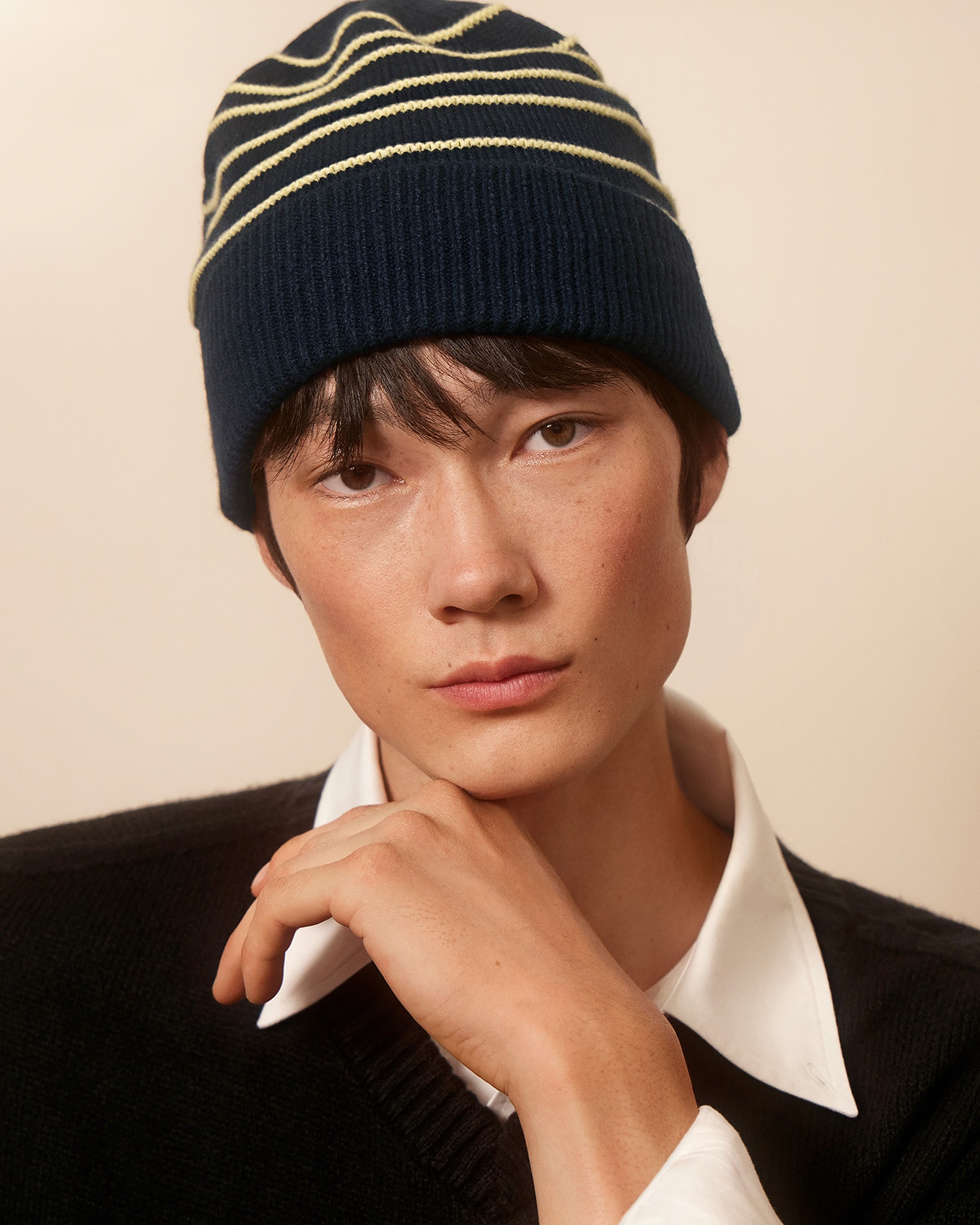 UNIQLO x Francesco Risso: Áo len đầy màu sắc với phối tông độc đáo