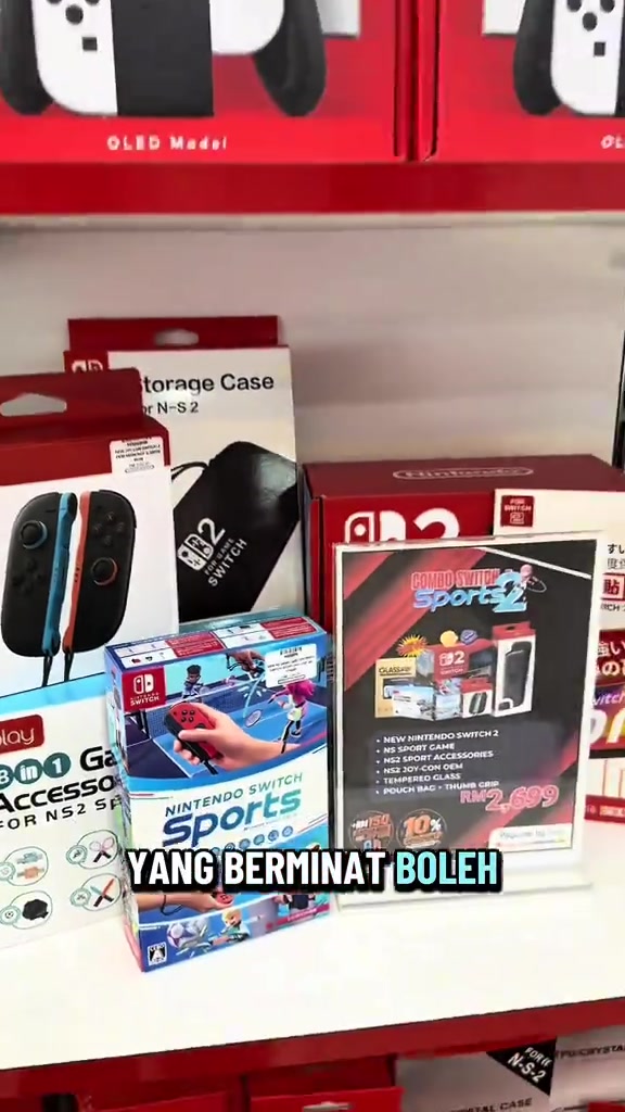 Rak kedai dengan kotak rasmi Nintendo Switch 2, kotak game Nintendo Switch Sports dan poster combo Sports 2 berharga RM2,699