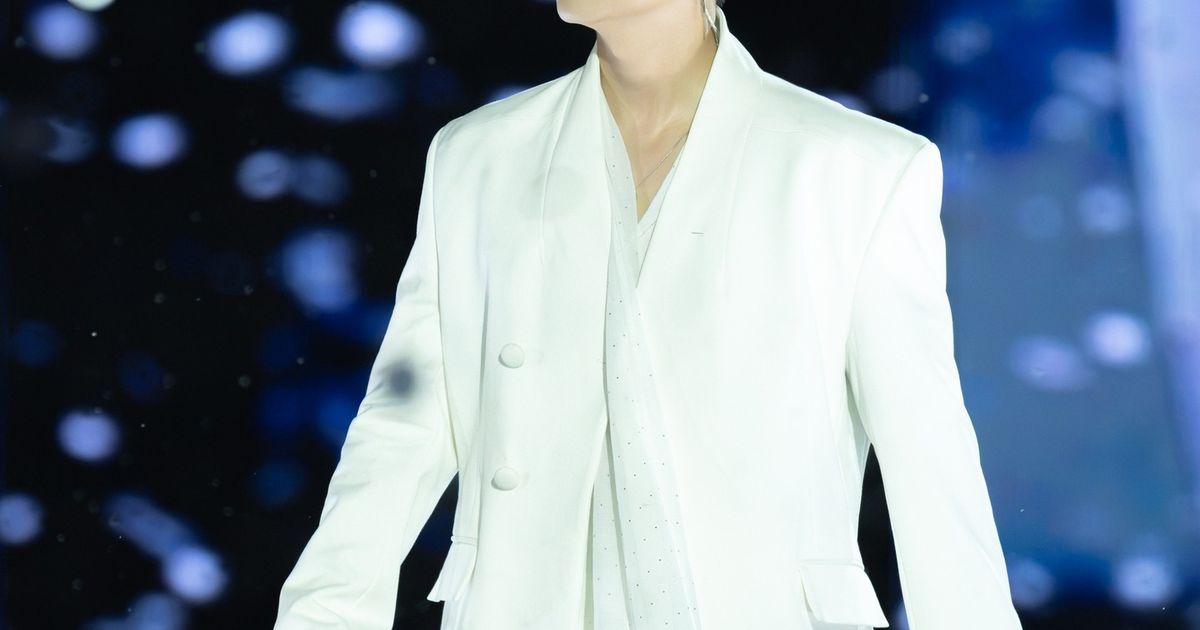Đinh Mạnh Ninh chiếm trọn spotlight tại concert Anh Trai Vượt Ngàn Chông Gai