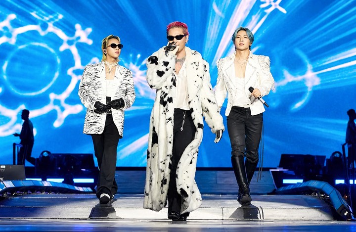 Vì sao fan Việt sẵn sàng chi hàng chục triệu cho concert K-pop?