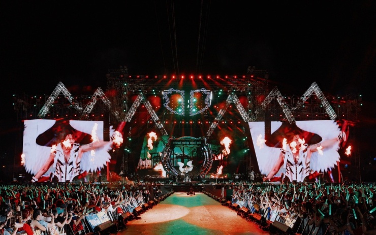 Gần 100.000 khán giả và cơn sốt concert Anh trai vượt ngàn chông gai