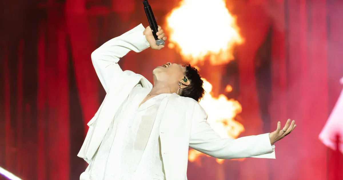 Đinh Mạnh Ninh chiếm trọn spotlight tại concert Anh Trai Vượt Ngàn Chông Gai