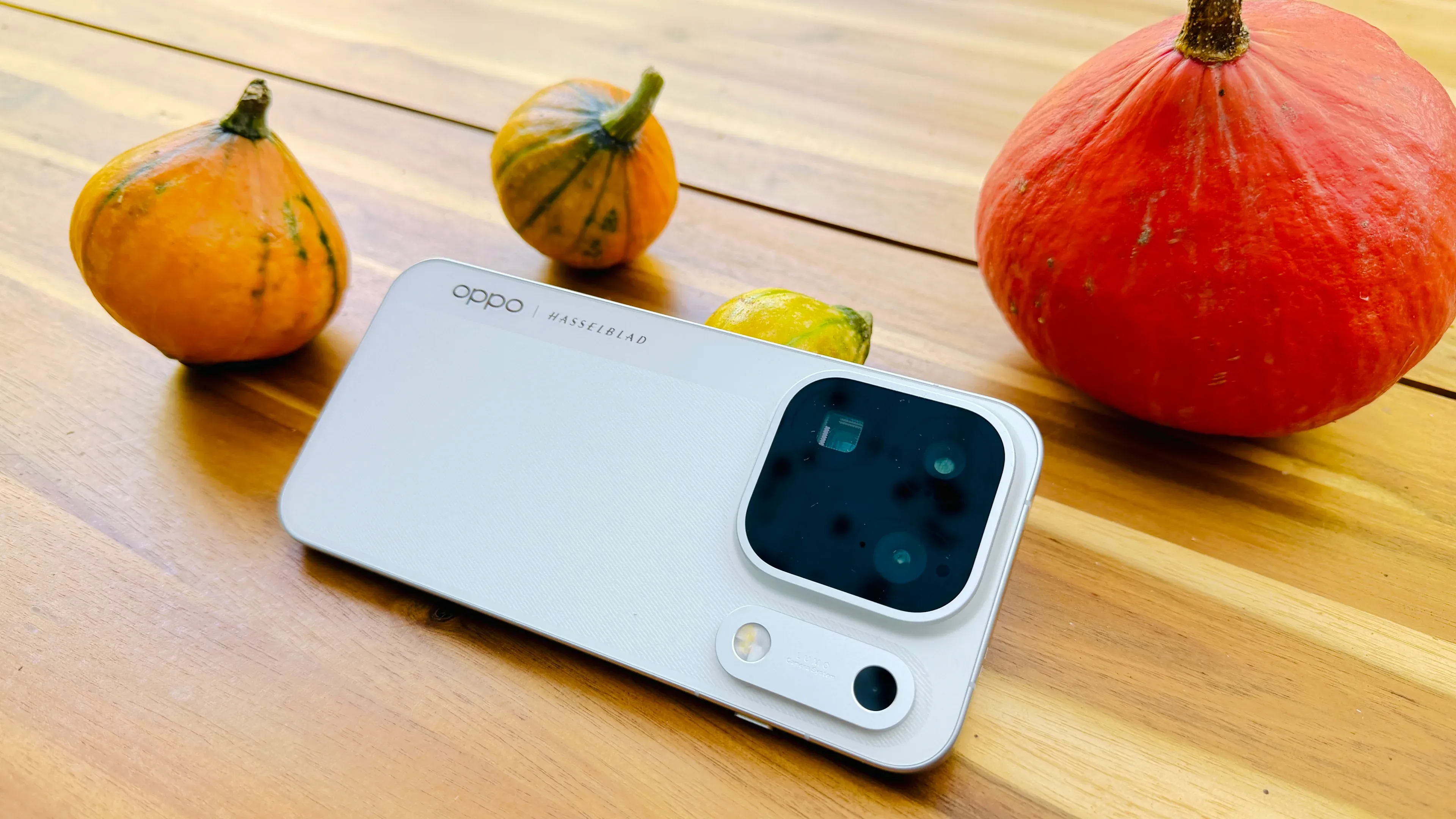 OPPO Find X10 Pro Max: Ba camera 200MP có xứng đáng?
