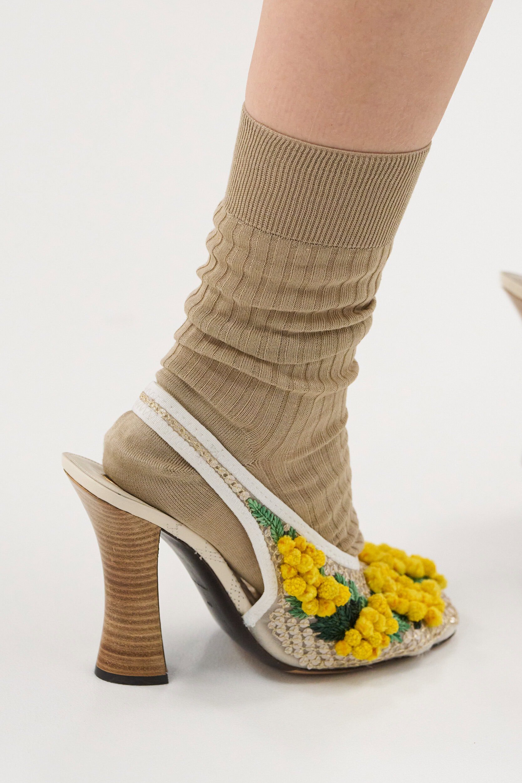 Sepatu Musim Semi Paling Inventif di Runway Mewah