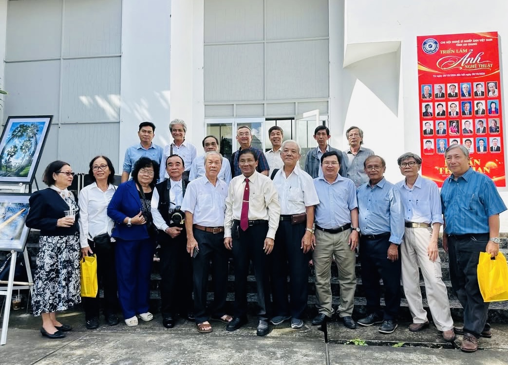 “Dấu ấn thời gian”: Khi nhiếp ảnh gia cao tuổi kể chuyện quê hương