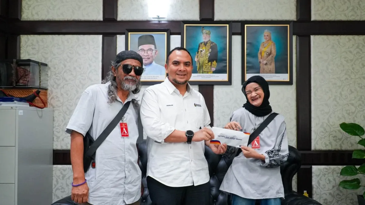 Bapa Tunggal Jual Burger: Ketabahan Kecil Yang Mengenyangkan Negara
