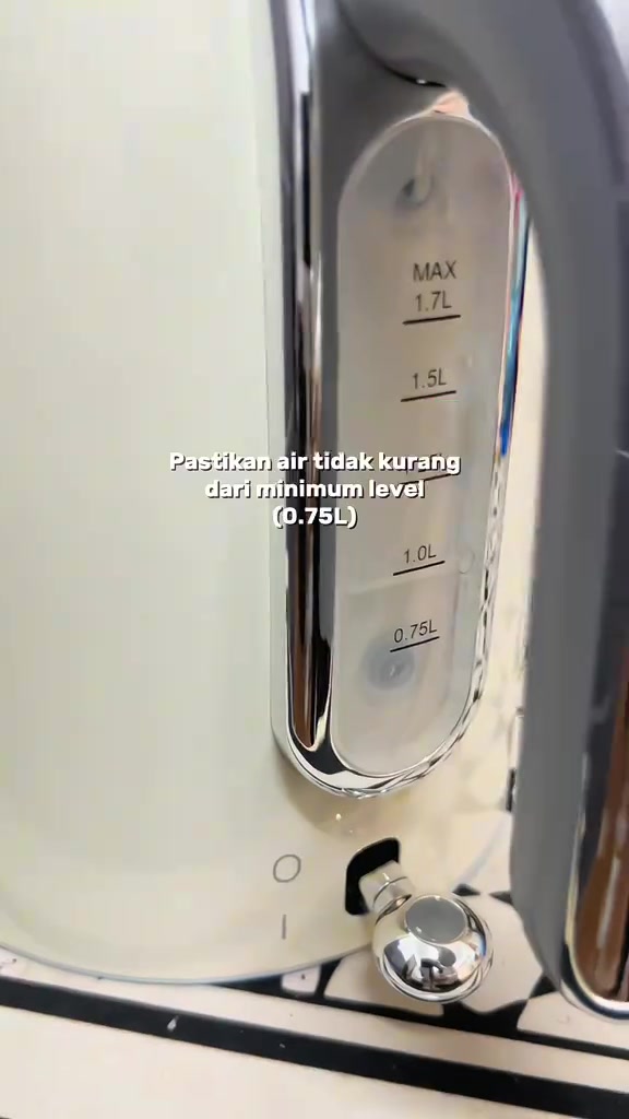 Tetingkap paras air cerek dengan tanda 0.75L, 1.0L, 1.5L dan MAX 1.7L