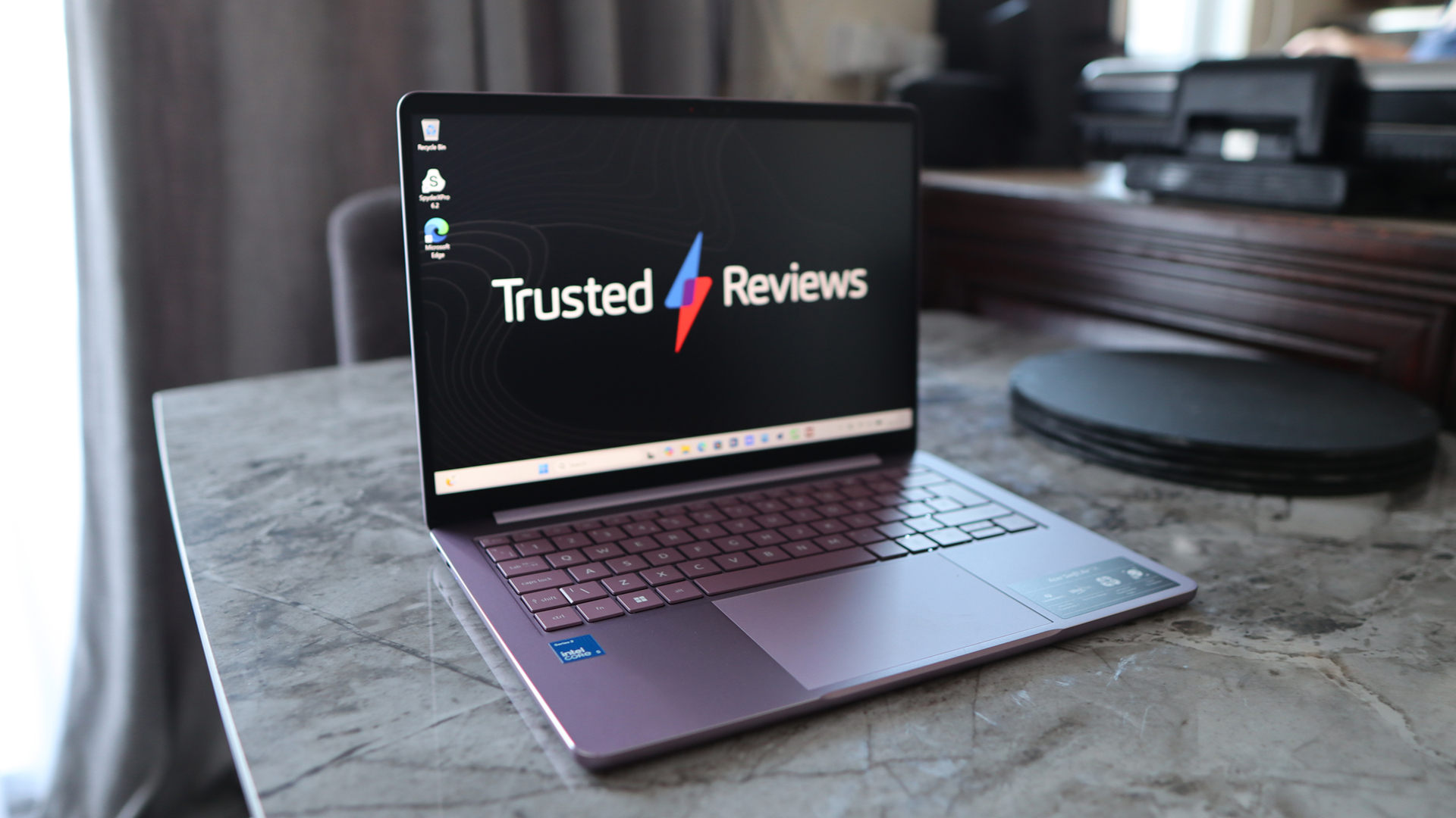 Acer Swift Air 14 vs Dell 15 DC15250: Chọn laptop văn phòng 25 triệu nào?
