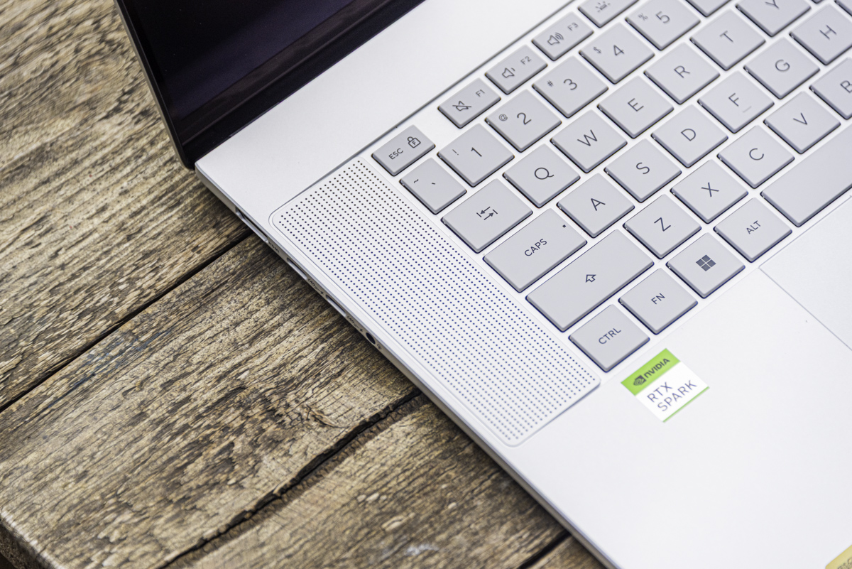 RTX Spark vs M5 Pro: Laptop Windows đã sẵn sàng cho AI cục bộ?