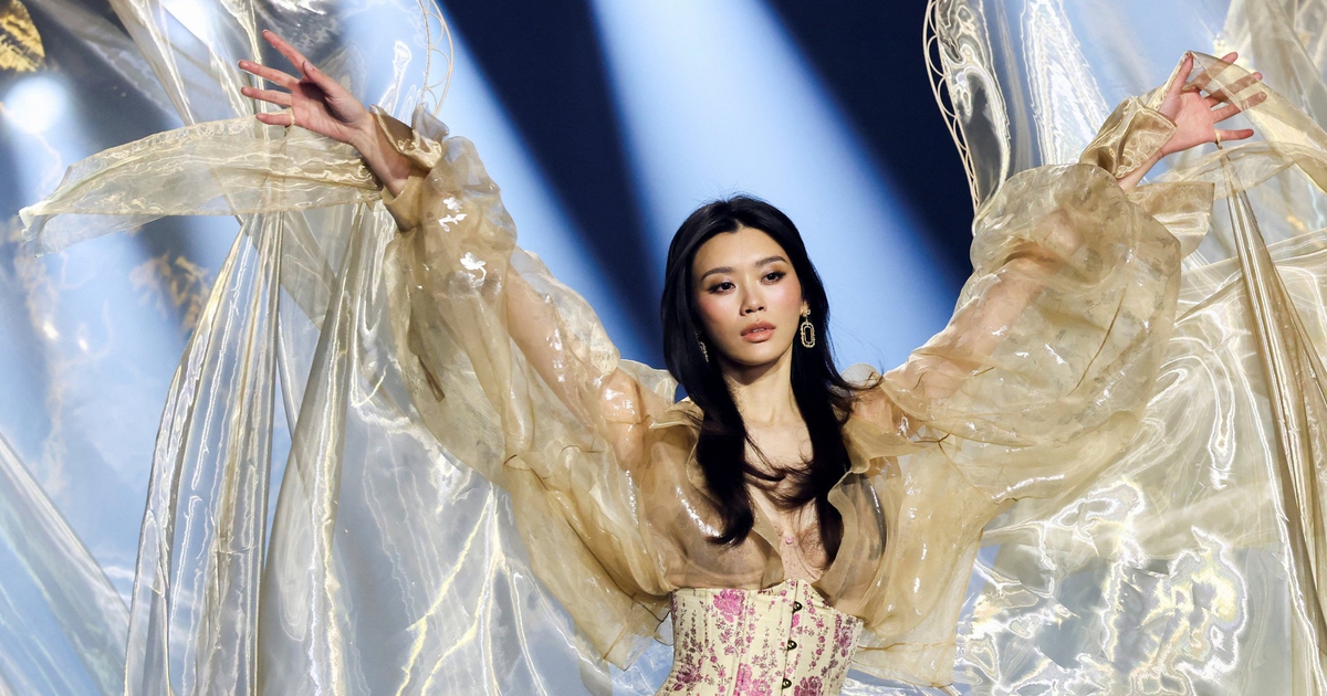 Victoria's Secret Fashion Show: Thiên thần trở lại giữa hào quang và tranh cãi