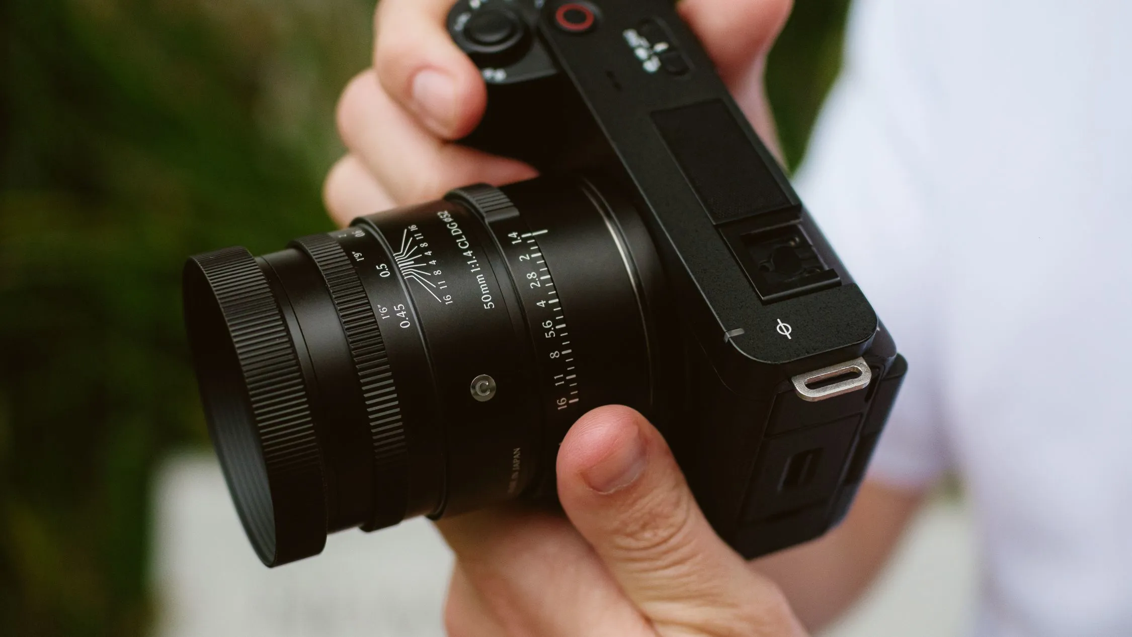 Sigma 50mm f/1.4 CL DG: Ống kính prime metal retro nhỏ gọn mở màn dòng CL