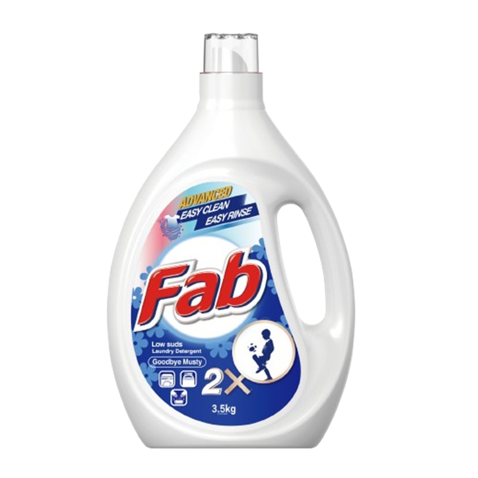 Botol sabun cecair Fab Goodbye Musty 3.5kg berlabel low suds di atas latar putih