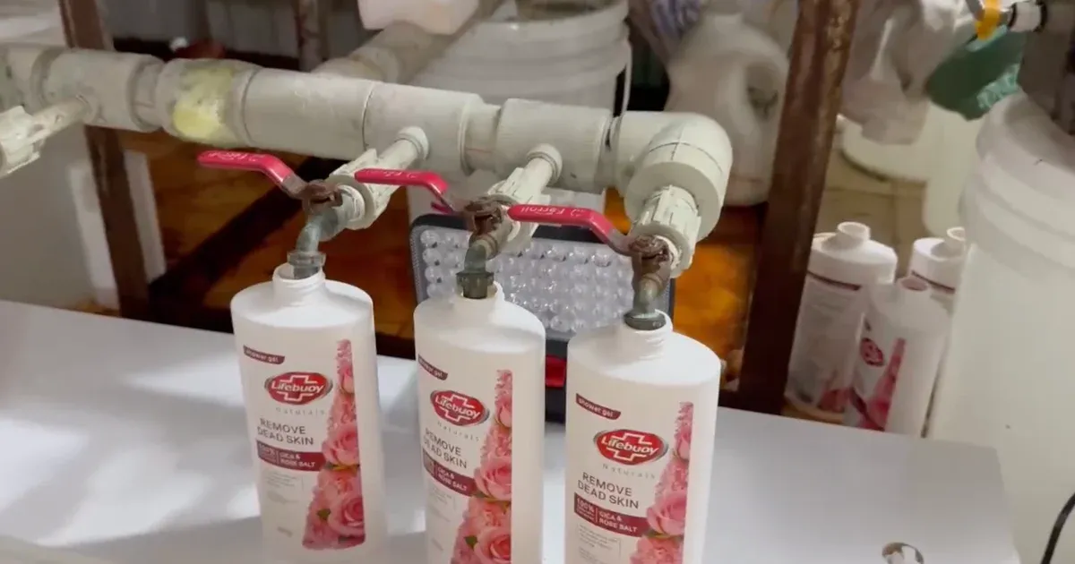 Cách nhận biết sữa tắm và nước giặt giả mạo để tự bảo vệ mình