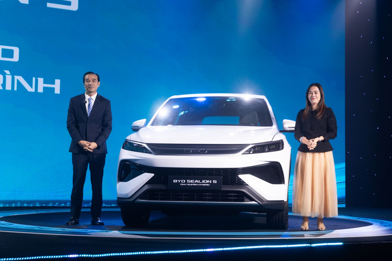 BYD Sealion 5 DM-i: SUV hybrid sạc ngoài thách thức phân khúc C-SUV