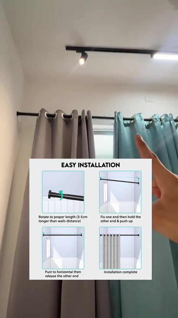 Dua langsir eyelet kelabu dan hijau tergantung pada rod tension hitam antara dua dinding beserta grafik langkah pemasangan