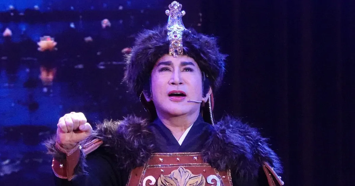 Nghìn khán giả hát mừng sinh nhật Kim Tử Long trong liveshow kéo dài đến rạng sáng