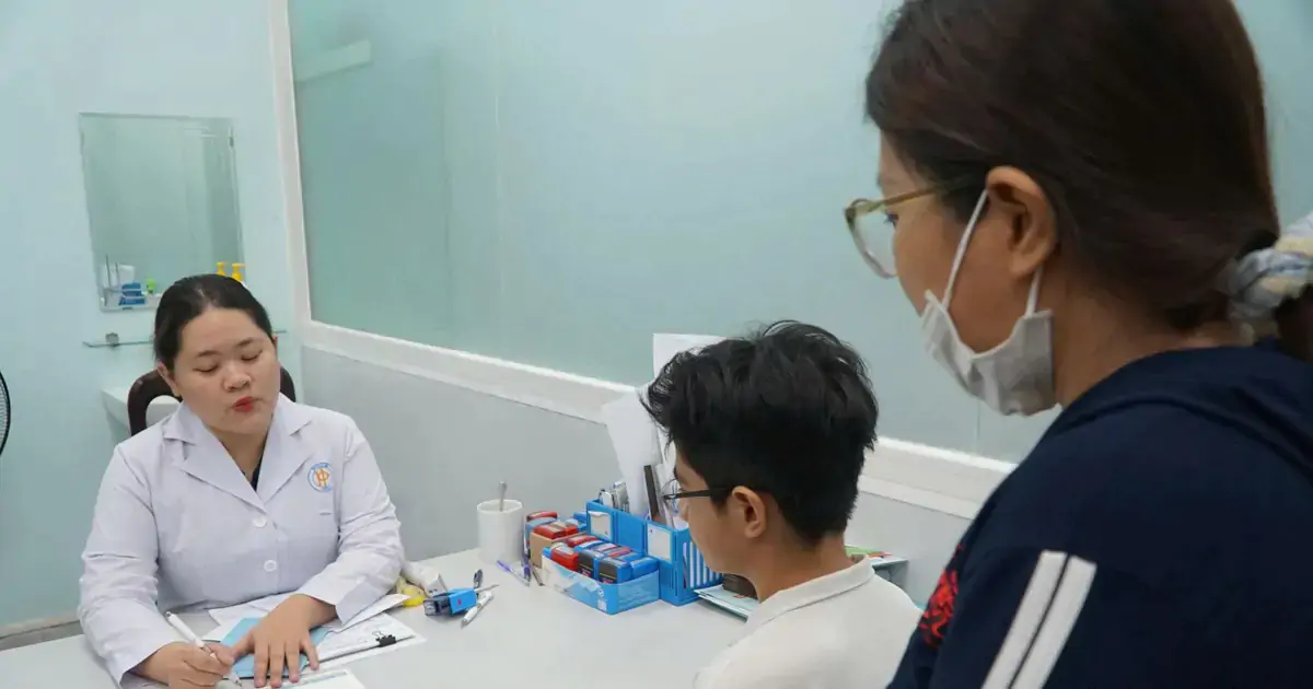 Khi não mô cầu bùng phát: Vì sao phải cho hàng nghìn người uống kháng sinh dự phòng?