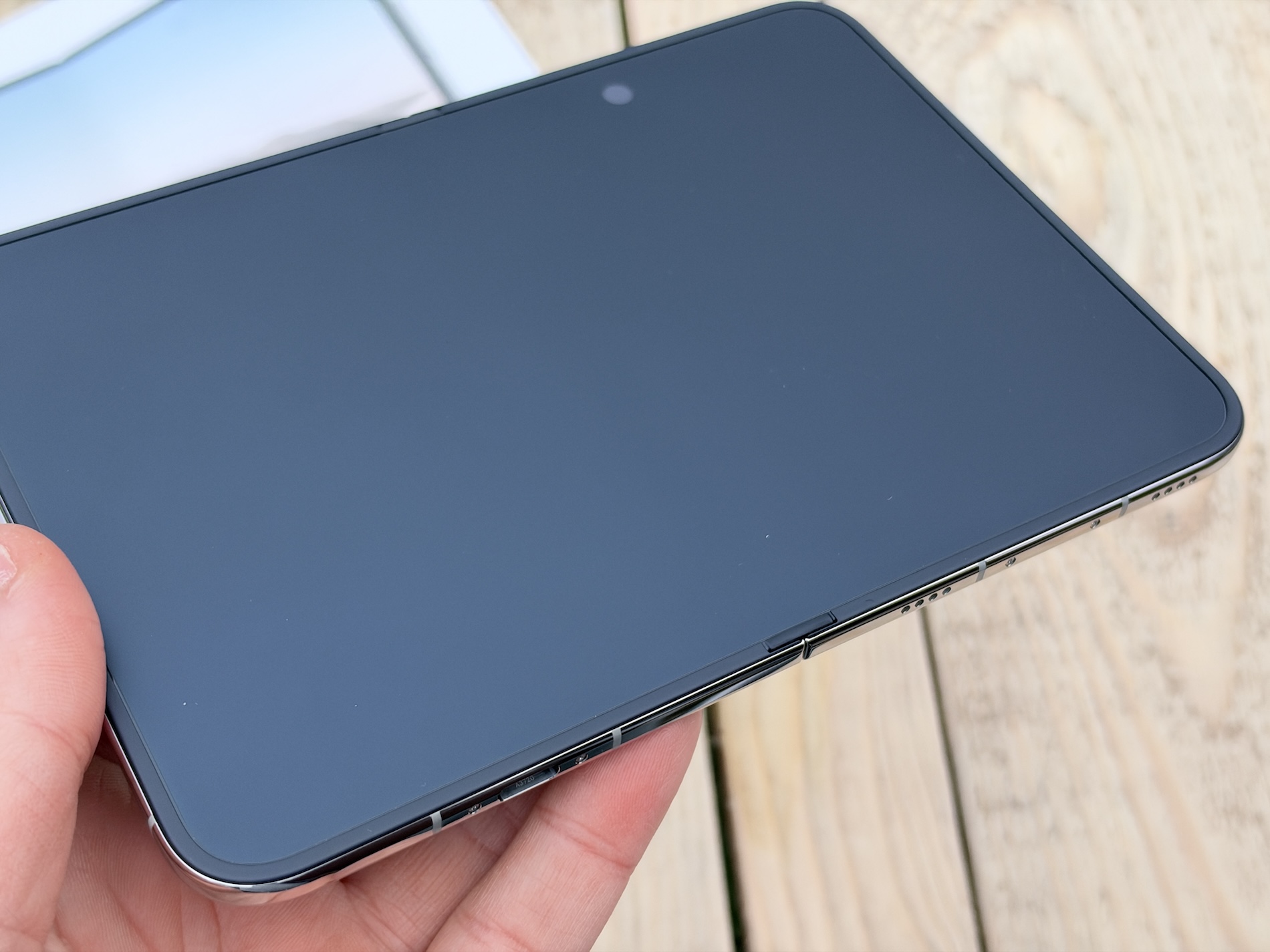 iPhone Duo qua hai trải nghiệm: Thiết kế gập đổi cách dùng iPhone ra sao?