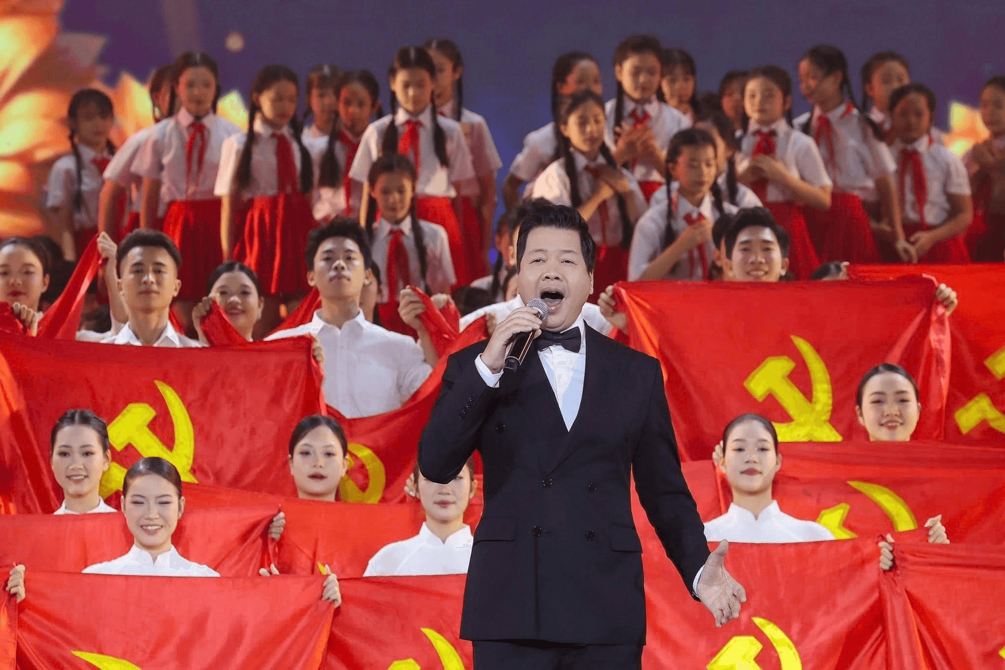 Concert “Tự hào là người Việt Nam”: Dàn sao và 30.000 khán giả