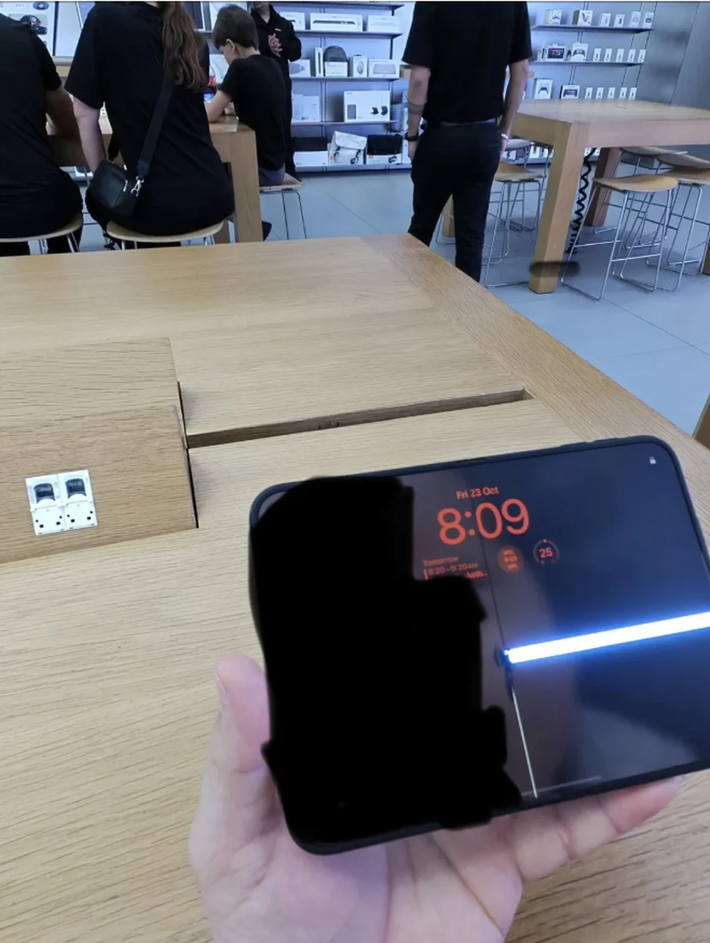 iPhone Duo nứt và sọc màn hình: Những điều đã biết
