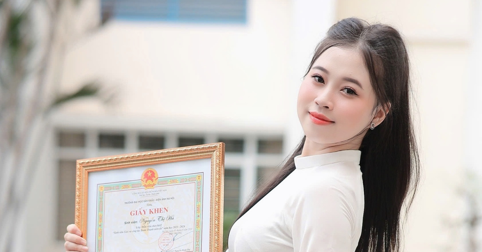 Từ công việc ổn định đến sân khấu: lựa chọn của những nữ ca sĩ trẻ