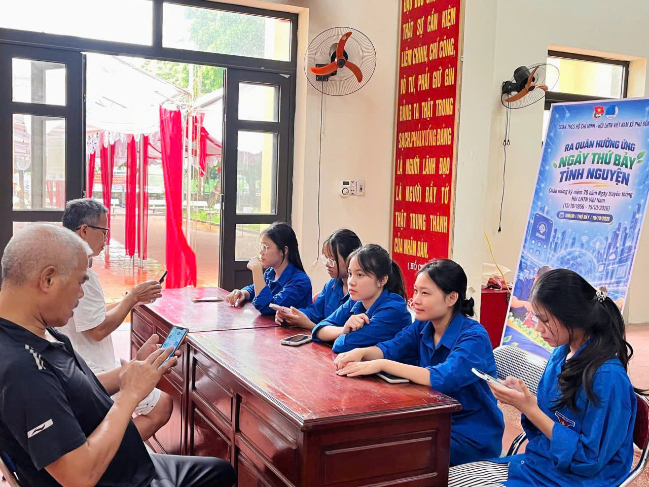 Bình dân học vụ số đưa kỹ năng smartphone đến gần người dân