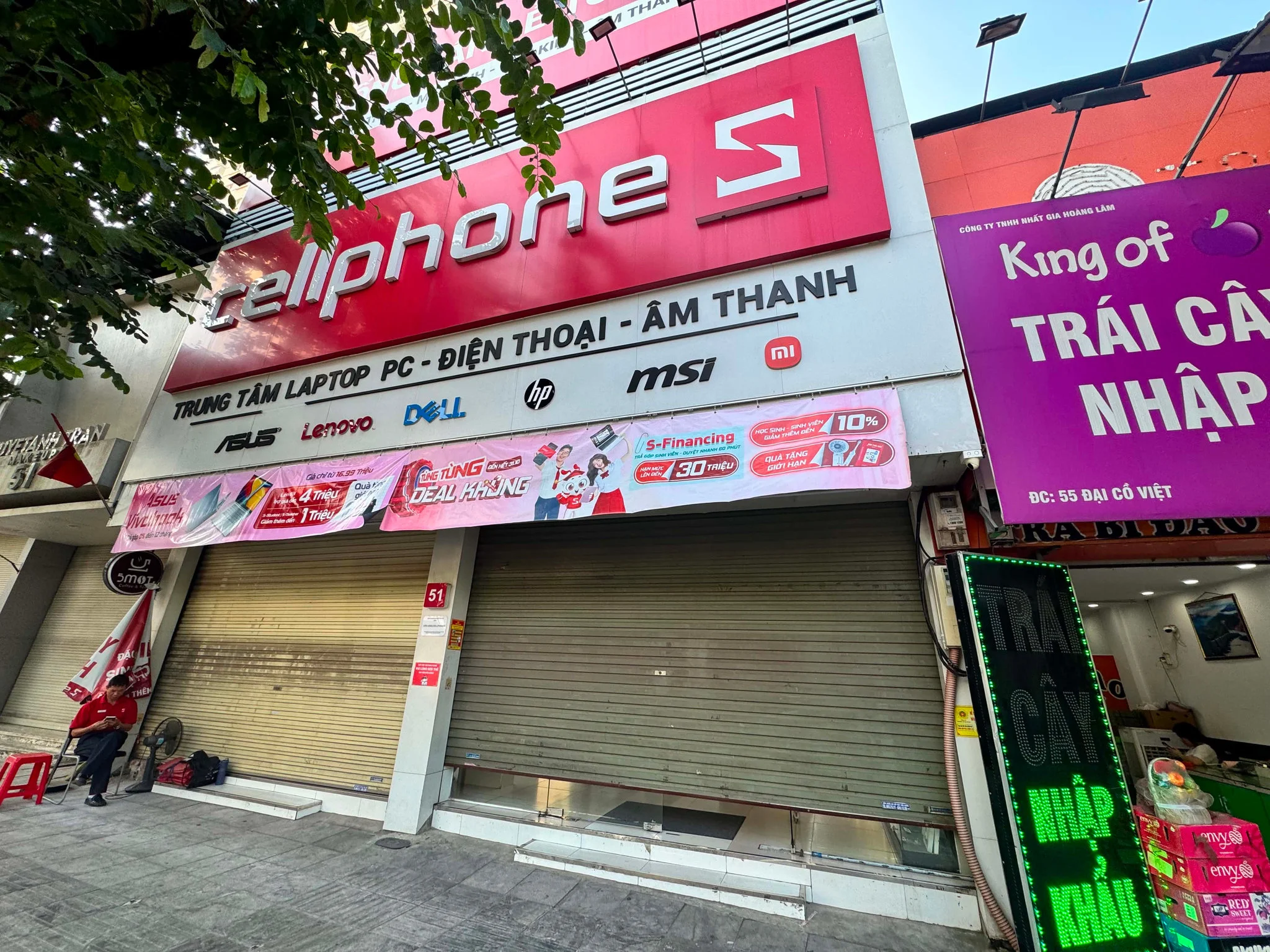 iPhone Duo mở bán: Flagship gập cao cấp nhưng khách vẫn thưa thớt