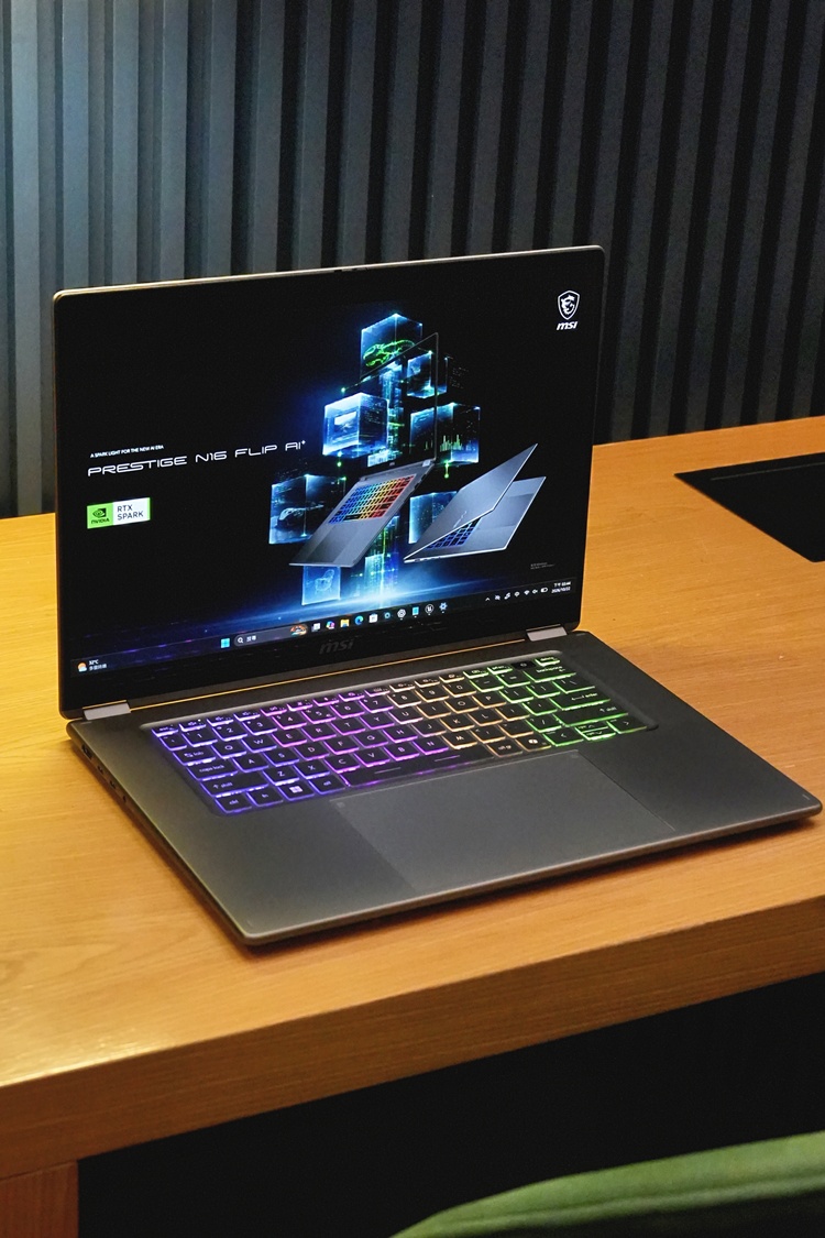 MSI Prestige N16 Flip AI+: Laptop Boleh-Lipat Dengan Kuasa NVIDIA RTX Spark