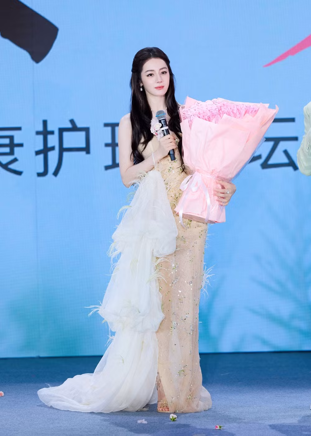 Lụa Bảo Lộc chinh phục sao Châu Á: cú bật từ Paris Fashion Week