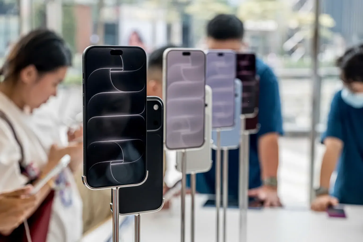 iPhone Duo có đáng mua? Ai nên chọn iPhone màn hình gập