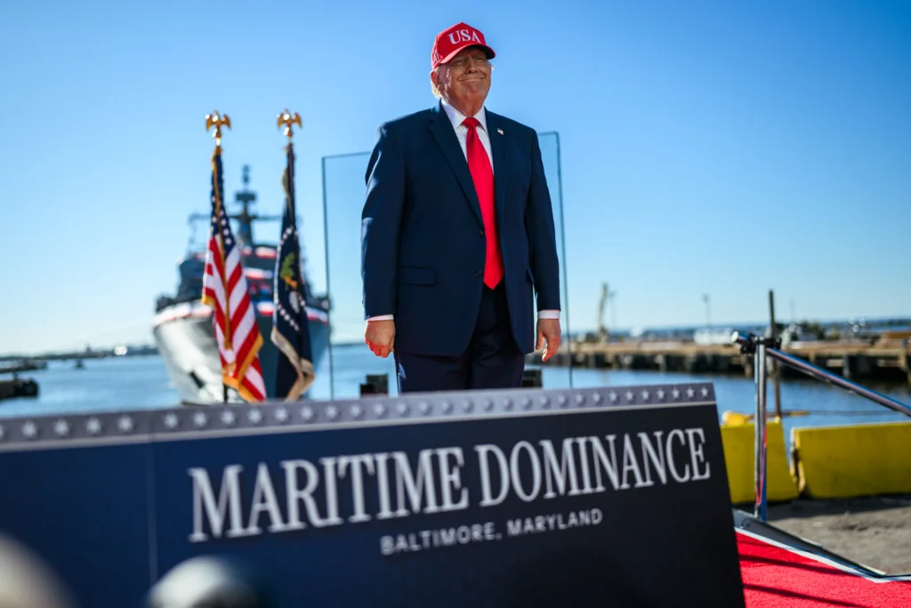 Trump kích hoạt Đạo luật Sản xuất Quốc phòng để bơm thêm dầu giữa căng thẳng với Iran