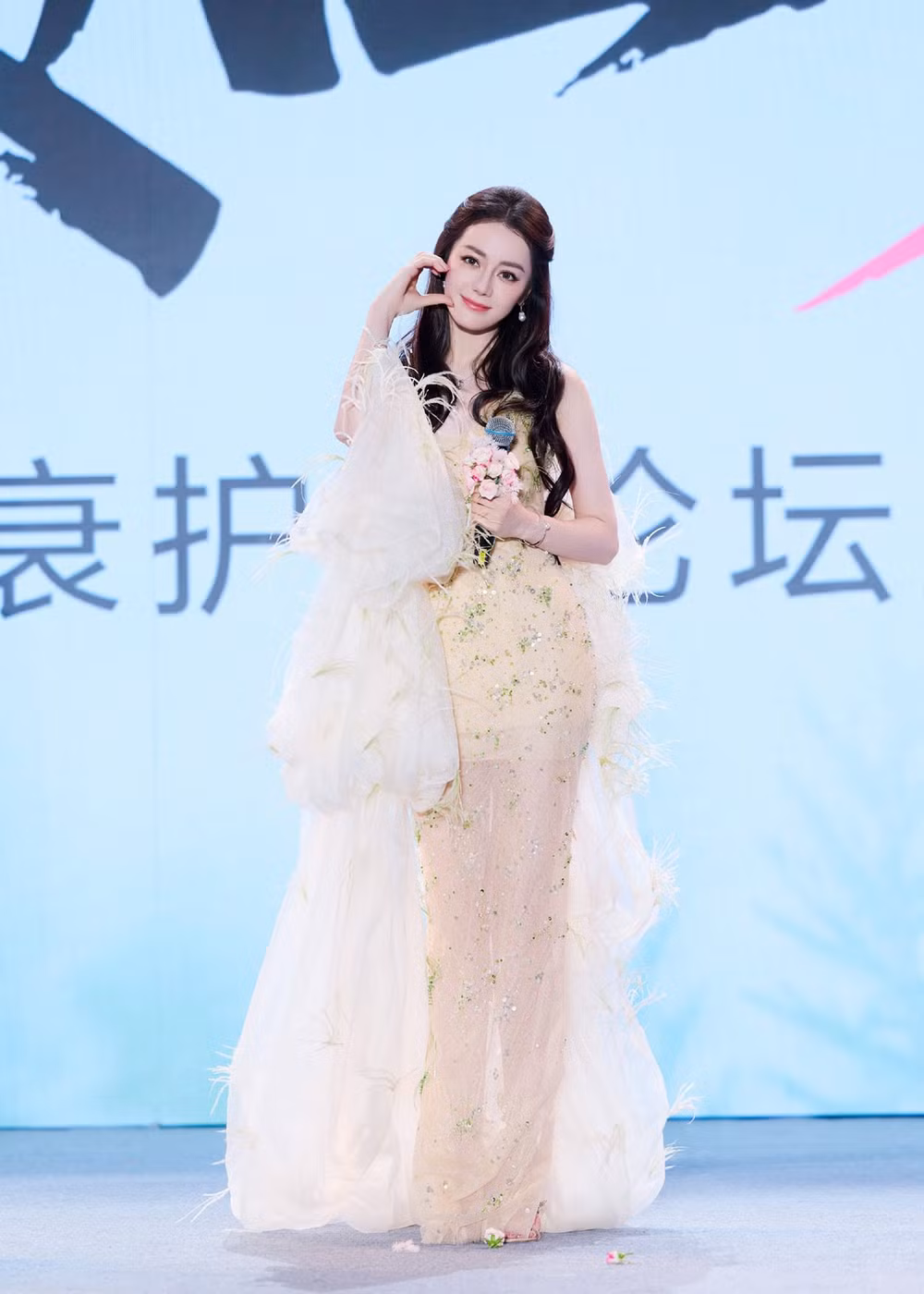Lụa Bảo Lộc chinh phục sao Châu Á: cú bật từ Paris Fashion Week