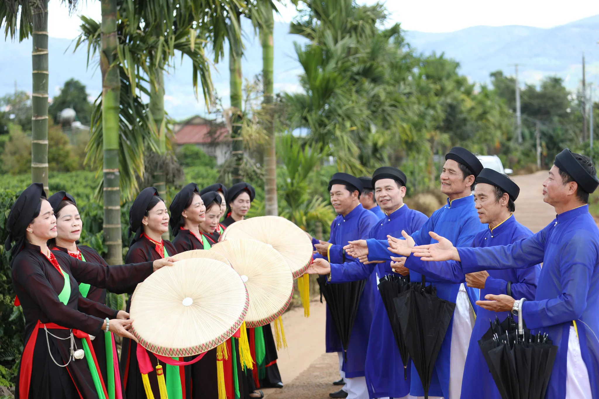 Những bản làng biến du lịch cộng đồng thành cách sống bền vững