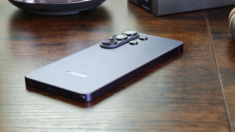 OPPO Find X10 Pro Max hay Samsung Galaxy S26 Ultra?