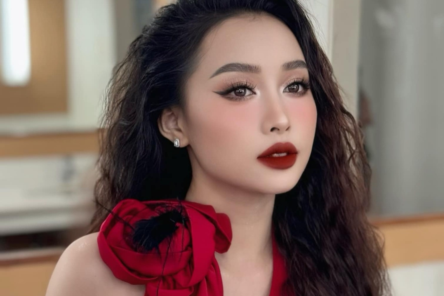 Từ công việc ổn định đến sân khấu: lựa chọn của những nữ ca sĩ trẻ