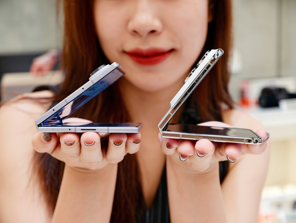 Galaxy Z Fold8 hay iPhone Duo: điện thoại gập nào đáng tiền?