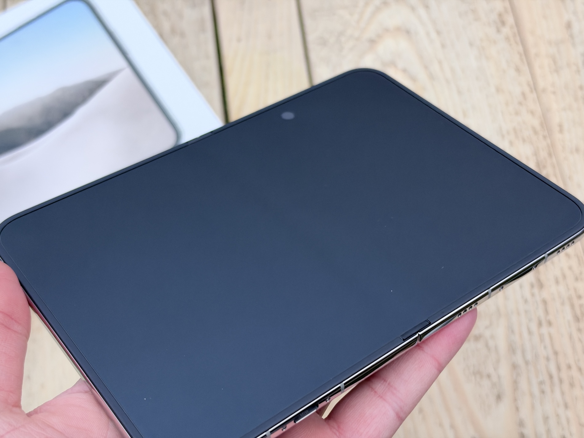 iPhone Duo qua hai trải nghiệm: Thiết kế gập đổi cách dùng iPhone ra sao?