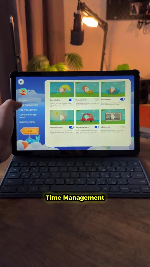 HONOR Pad X8b dipasang keyboard menunjukkan skrin tetapan kids mode dan eye care