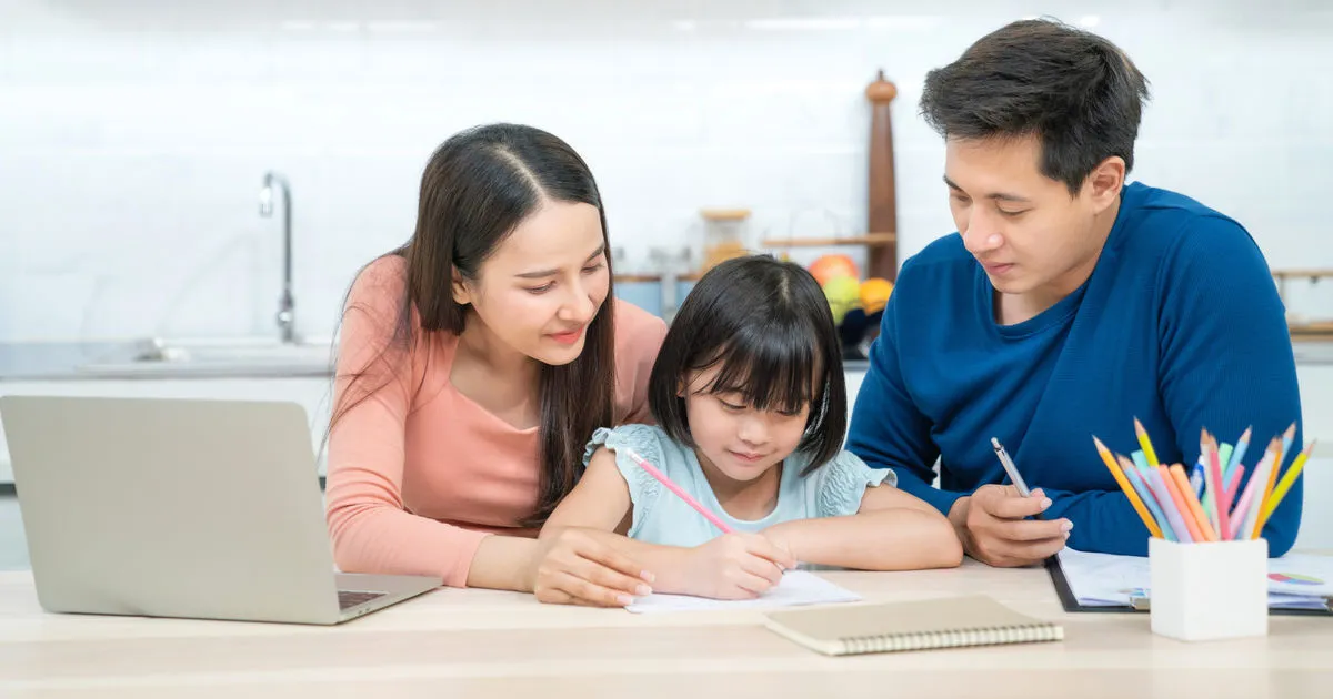 Cha mẹ chi tiêu hào phóng cho con nhưng khắt khe với mình: nên dừng ở đâu?