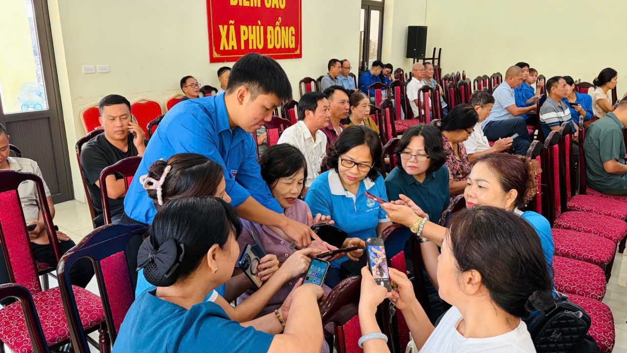 Bình dân học vụ số đưa kỹ năng smartphone đến gần người dân