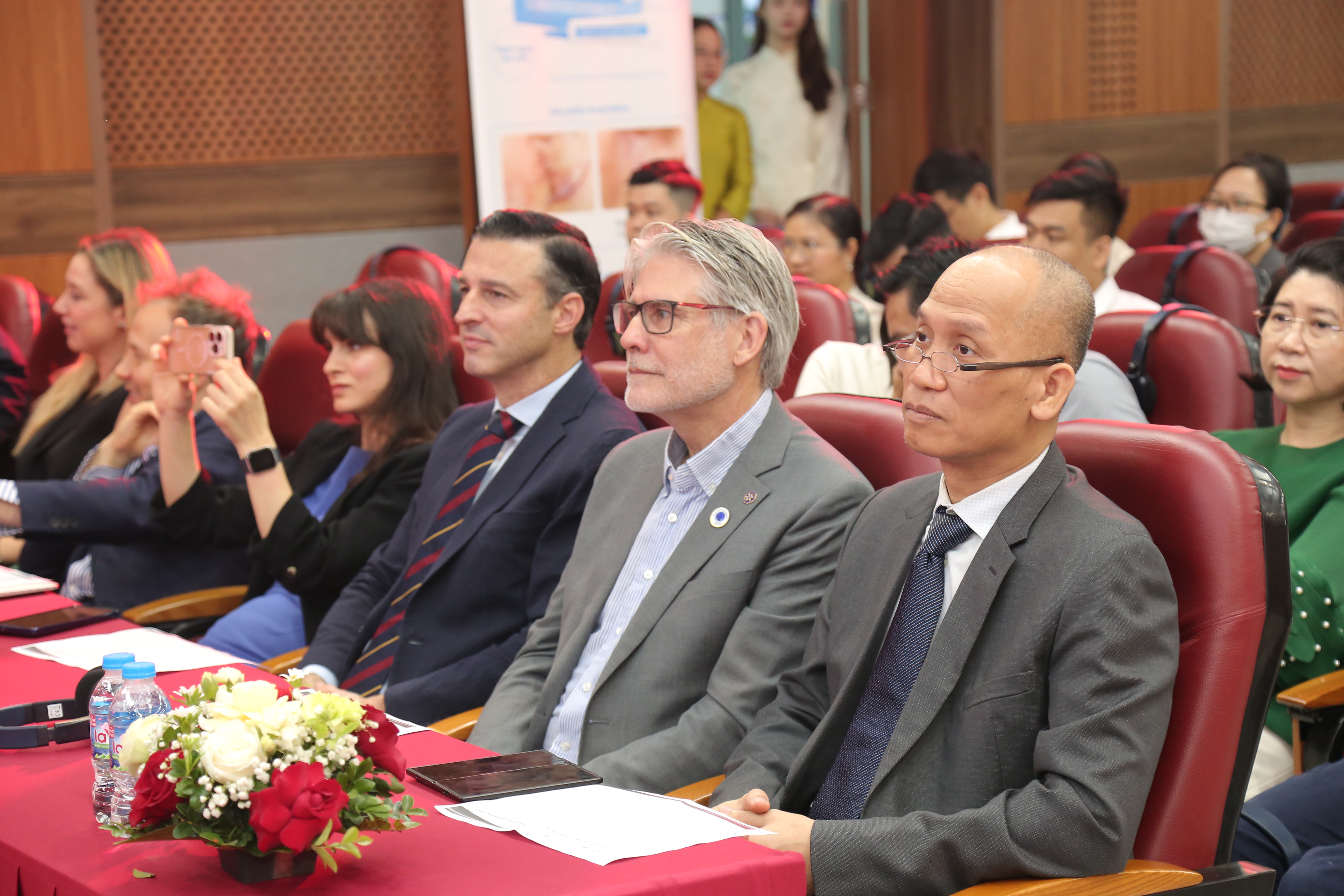 Hội nghị phẫu thuật tạo hình và sọ mặt quốc tế: Công nghệ mới, chuẩn mực mới