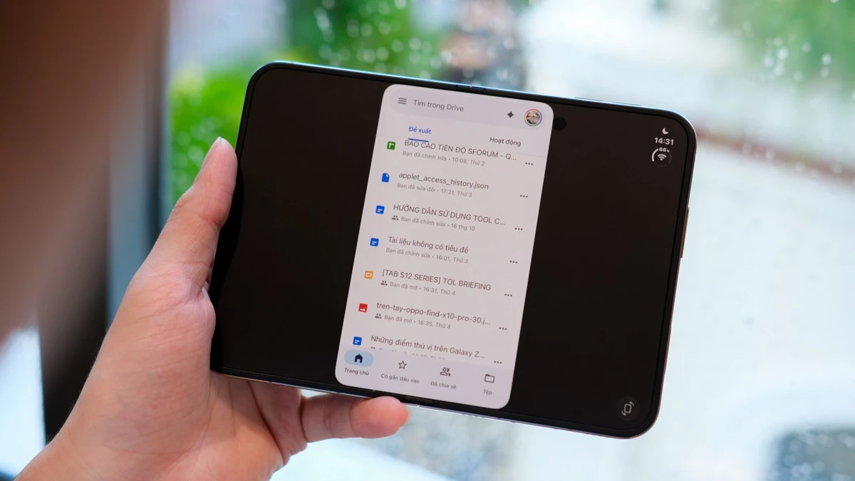 Ứng dụng trên iPhone Duo đã thích ứng với màn hình gập đến đâu?