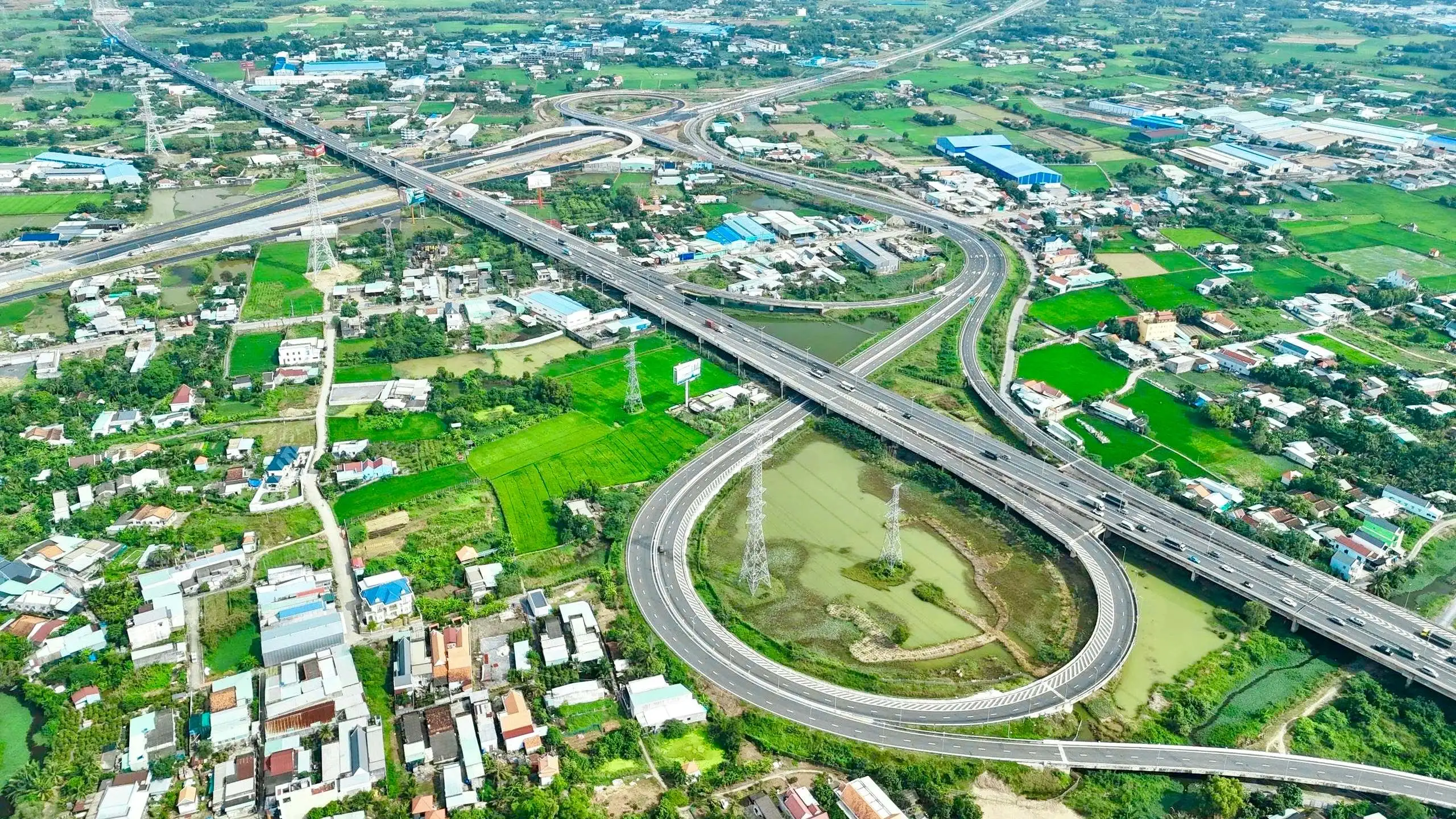 Sân bay Long Thành sắp khai thác: cuộc đua nước rút hạ tầng giao thông kết nối