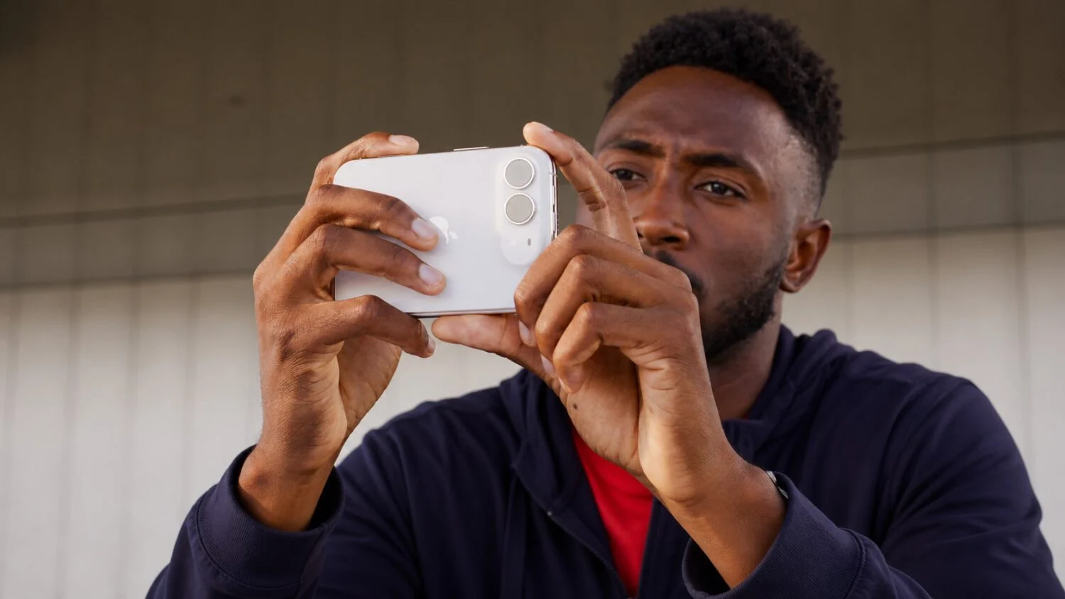 iPhone Duo có đáng mua? Ai nên chọn iPhone màn hình gập