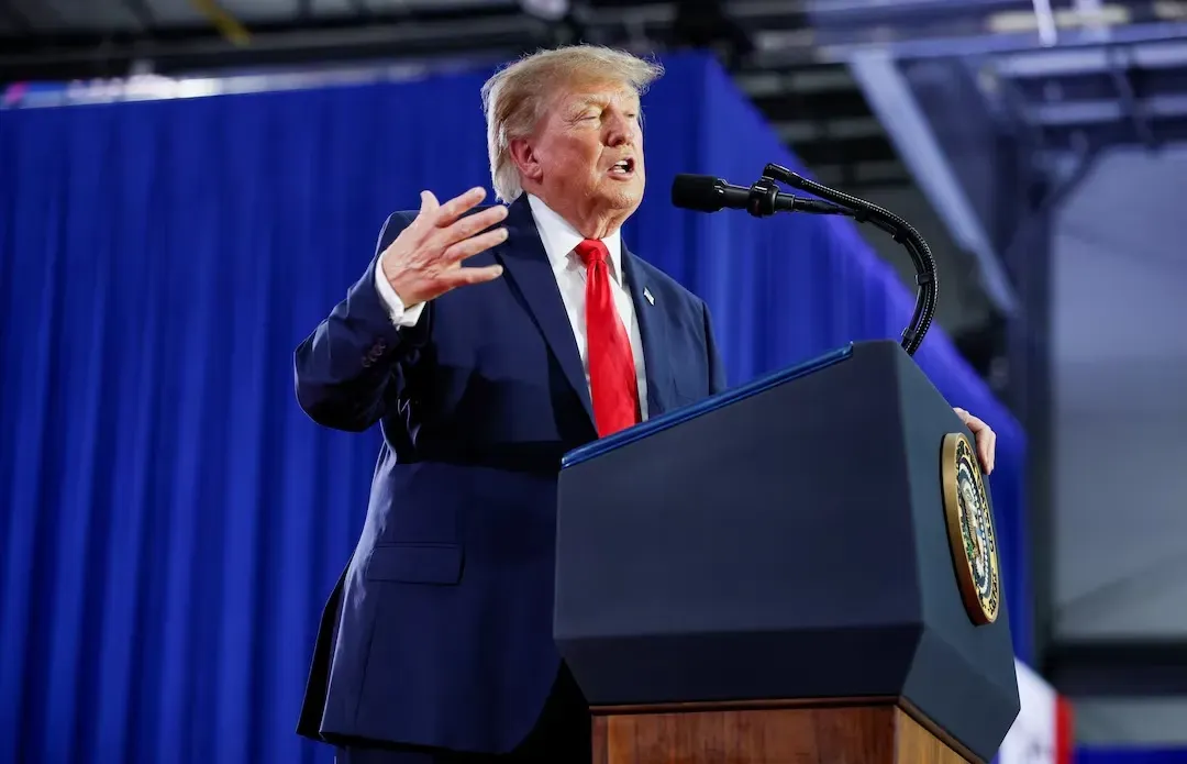 Trump kích hoạt Đạo luật Sản xuất Quốc phòng để bơm thêm dầu giữa căng thẳng với Iran