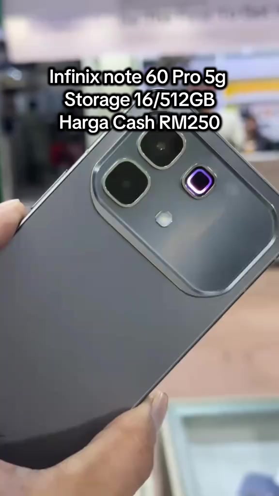 Bahagian belakang phone Infinix Note 60 Pro warna kelabu dengan pulau kamera tiga lensa, teks tindihan Storage 16/512GB Harga Cash RM250