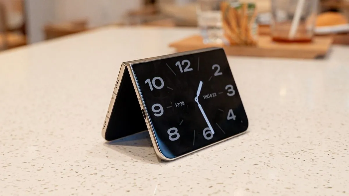 Cách cài đặt màn hình ngoài và dùng chế độ Chờ trên iPhone Duo