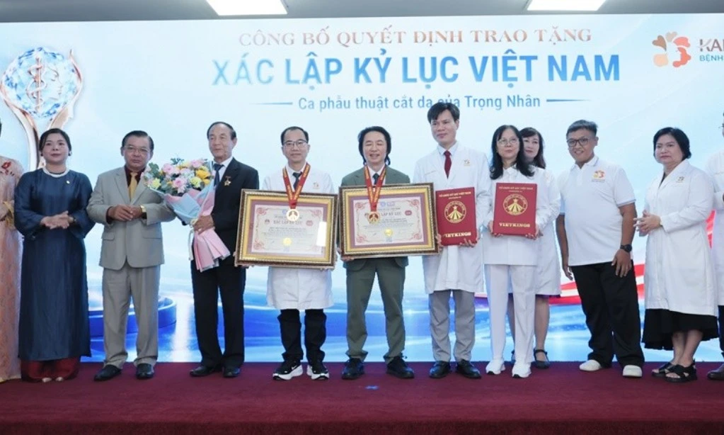 Bệnh viện Kangnam thiết lập kỷ lục phẫu thuật tạo hình cơ thể phức tạp nhất