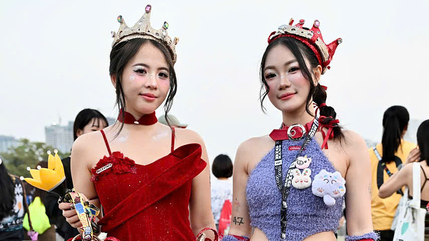 Trang Điểm và Phong Cách Concert: Đẹp Bền, Quẩy Thoải Mái